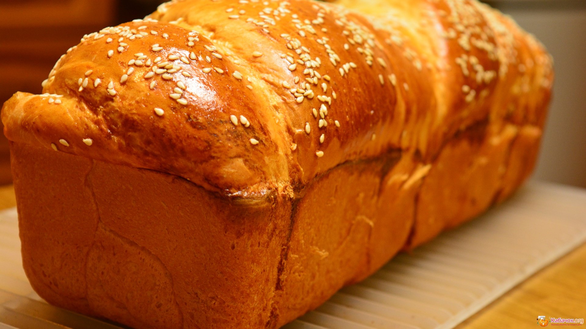 Хлеб в духовке видео. Погача хлеб. Сдобный хлеб в духовке. Сдобный хлеб на дрожжах. Хлебцы сдобные.